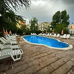 Rose Village Private * Sluneční pobřeží