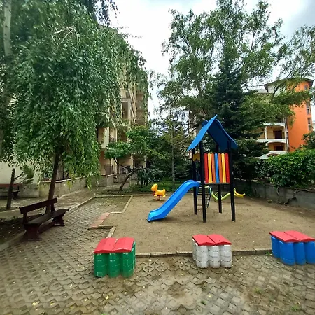 Rose Village Private * Napospart