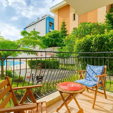 Rose Village Private * Napospart